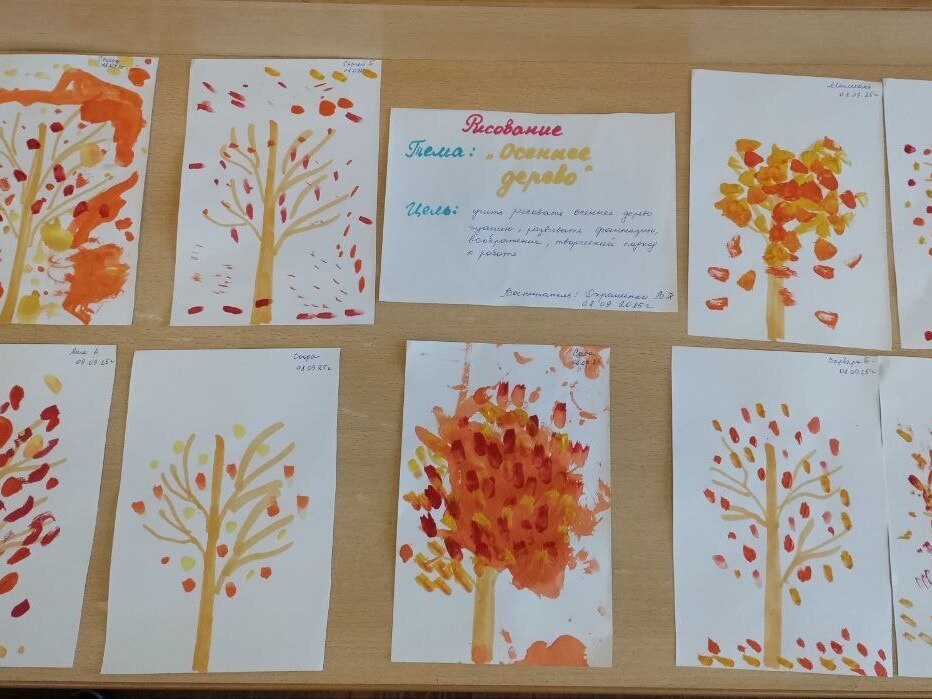 "Осеннее дерево"
(младшая группа "Пчёлки")
