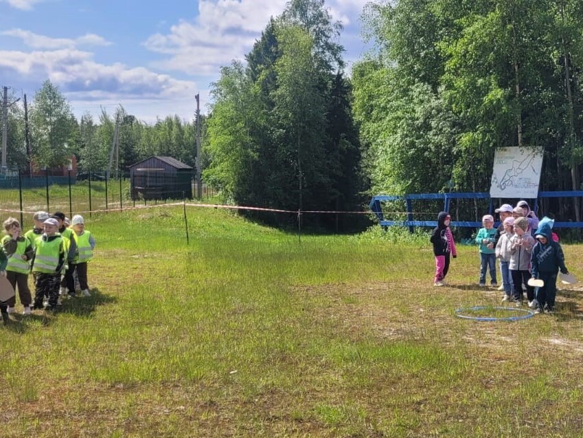 На территории лыжной базы СШ "Виктория"